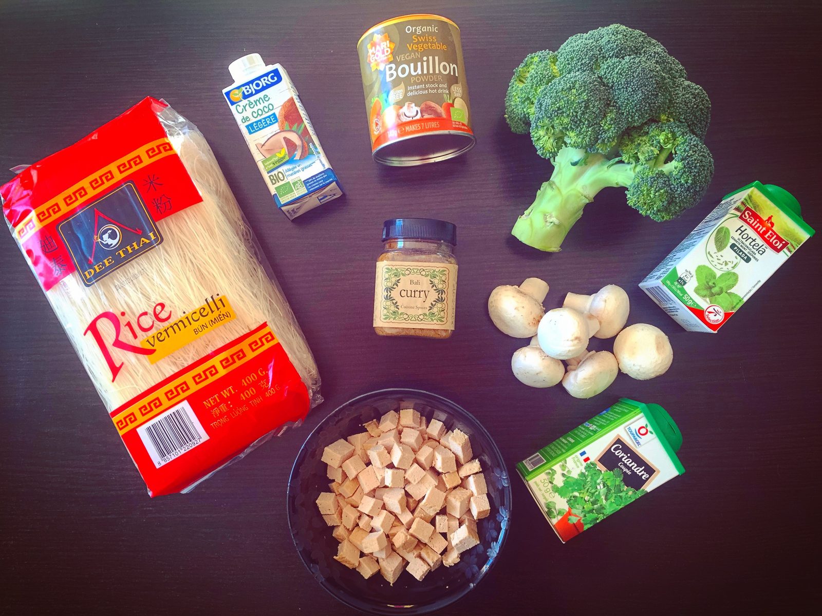 Soupe asiatique aux vermicelles de riz, coco curry vegan, sans gluten