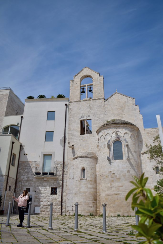 Une belle demeure le long de la promenade du port de Trani - Les Pouilles