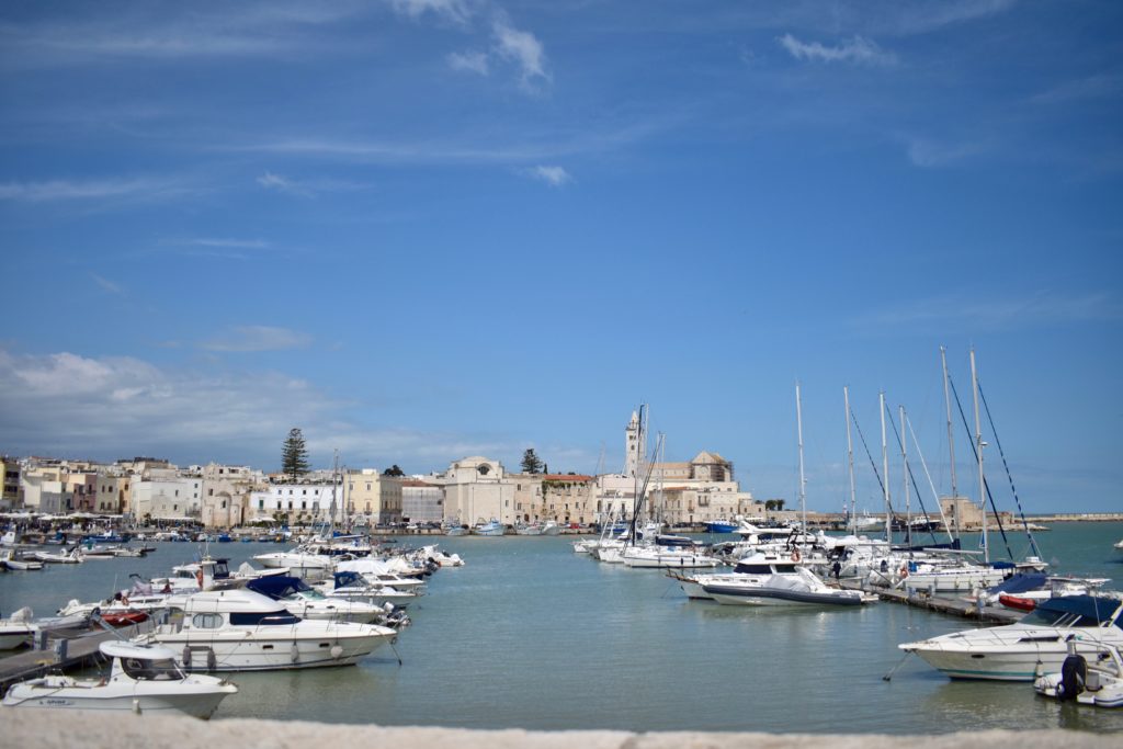 Vue depuis la promenade du port de Trani - Les Pouilles