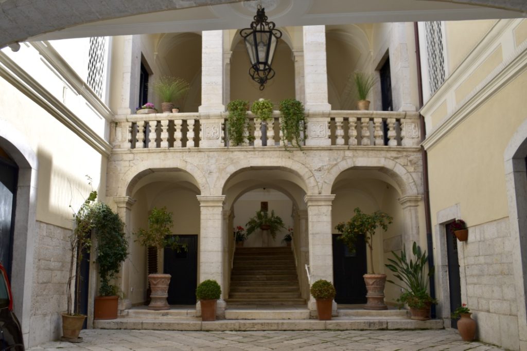 Une cour intérieure d'une maison de Trani - Les Pouilles