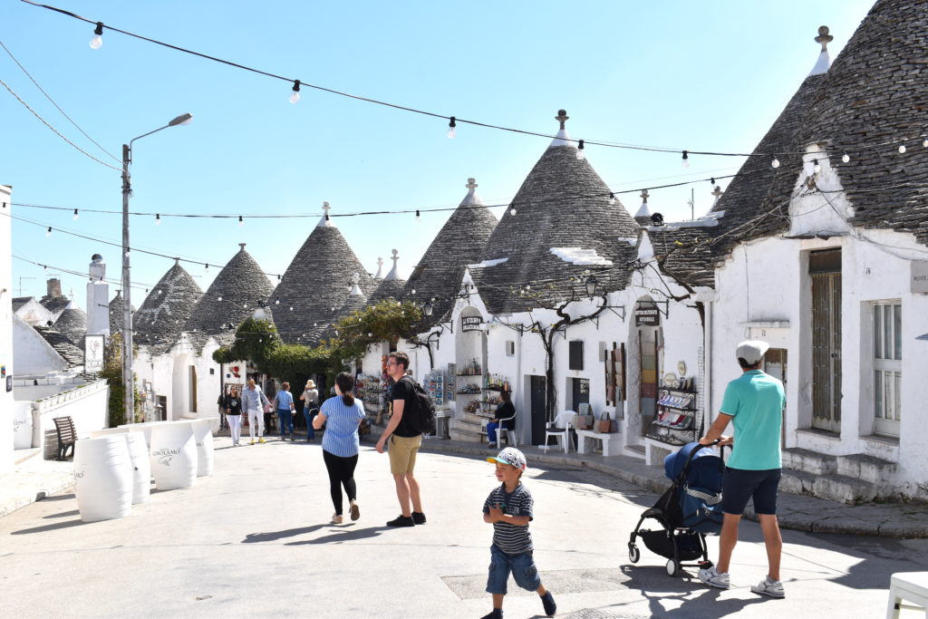 Quartier-Rione-Monti-Alberobello-Les-Pouilles-Italie