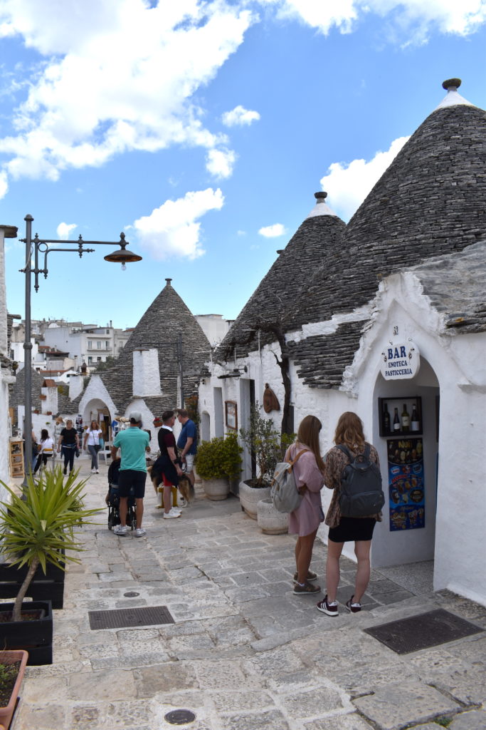 Quartier-Rione-Monti-Alberobello-Les-Pouilles-Italie