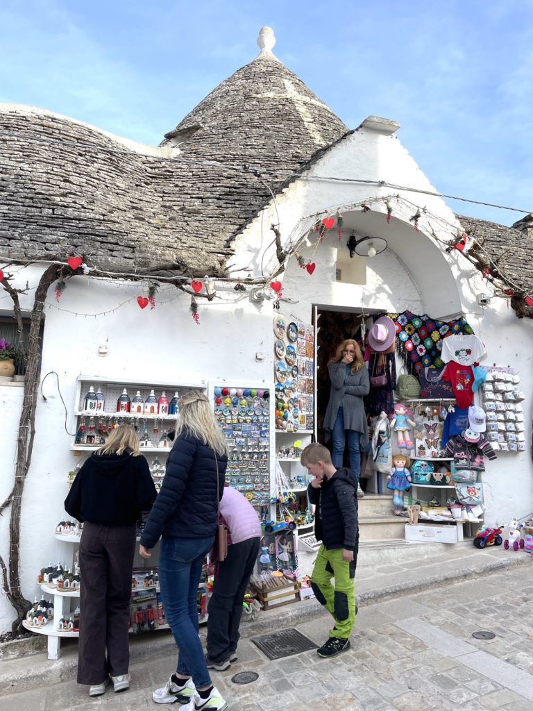 Quartier-Rione-Monti-Alberobello-Les-Pouilles-Italie