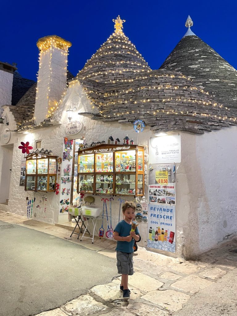 Quartier-Rione-Monti-Alberobello-Les-Pouilles-Italie