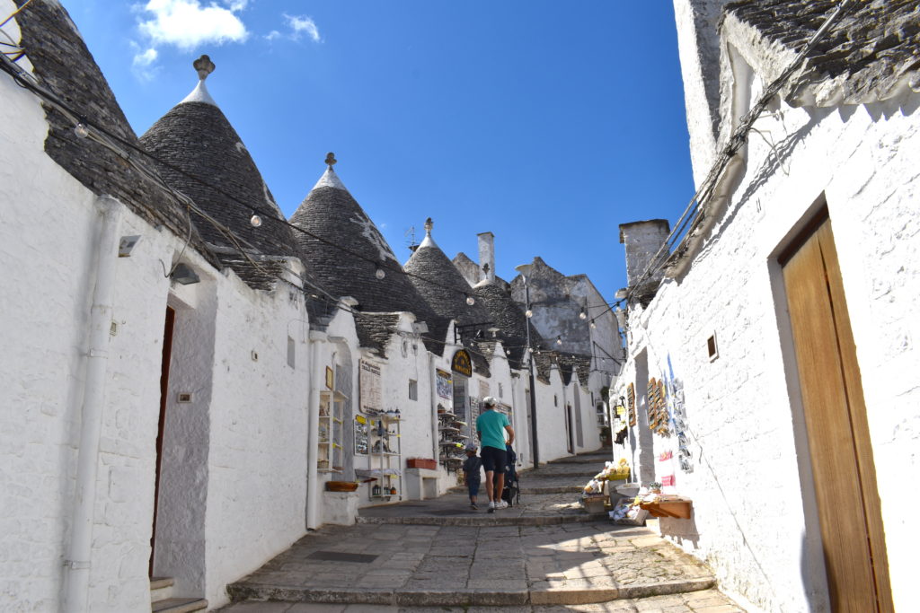 Quartier-Rione-Monti-Alberobello-Les-Pouilles-Italie