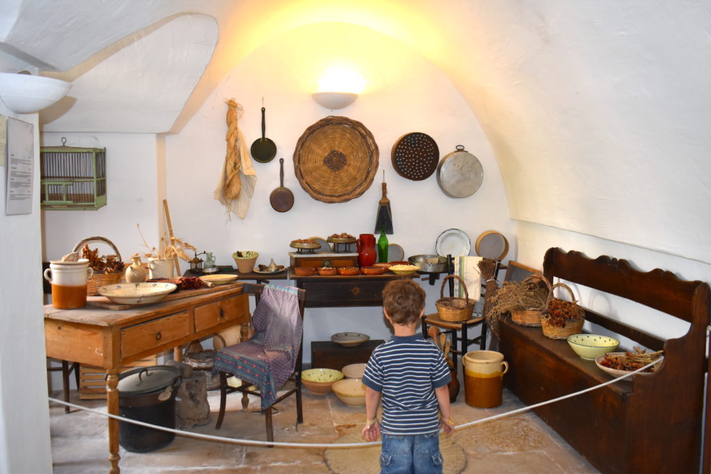 Trullo-Sovrano-Alberobello-Les-Pouilles-Italie