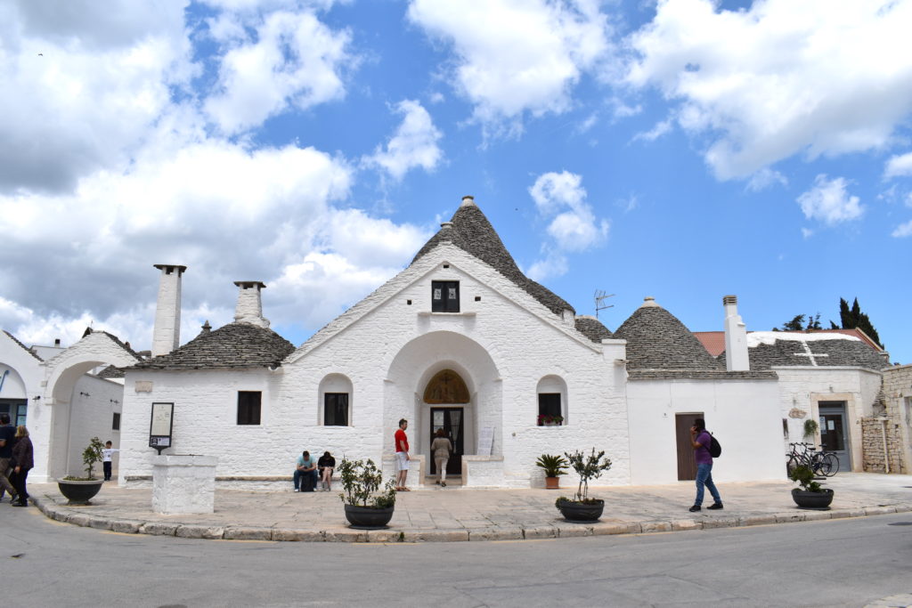 Trullo-Sovrano-Alberobello-Les-Pouilles-Italie